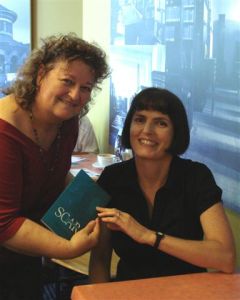 E08PC-TRLTracySigningFrances2