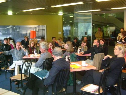 e05AugPhilCafeFULLAudience